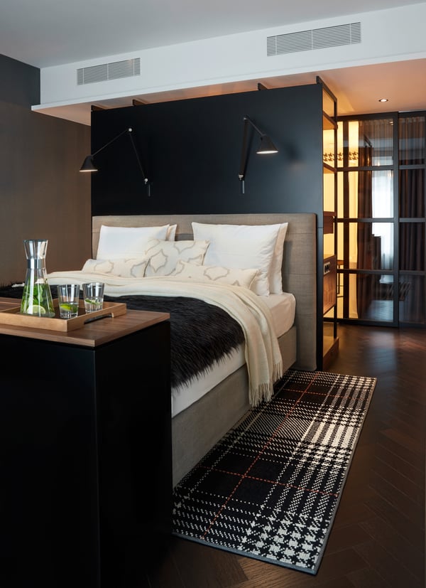 Radisson Blu Suite Frankfurt mit Doppelbett ausgestattet von Wohnidee