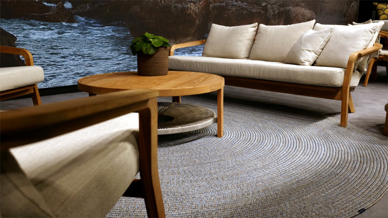 Round outdoor carpets waterrepellant for garden area
