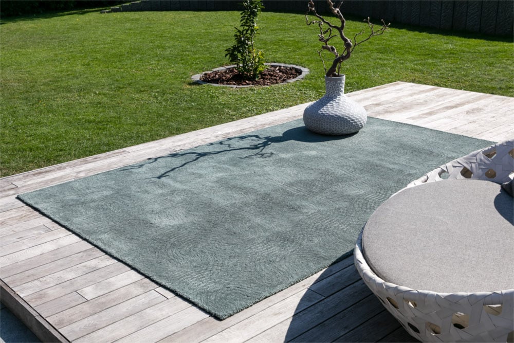 New Wave silver outdoor rug from recycled pet