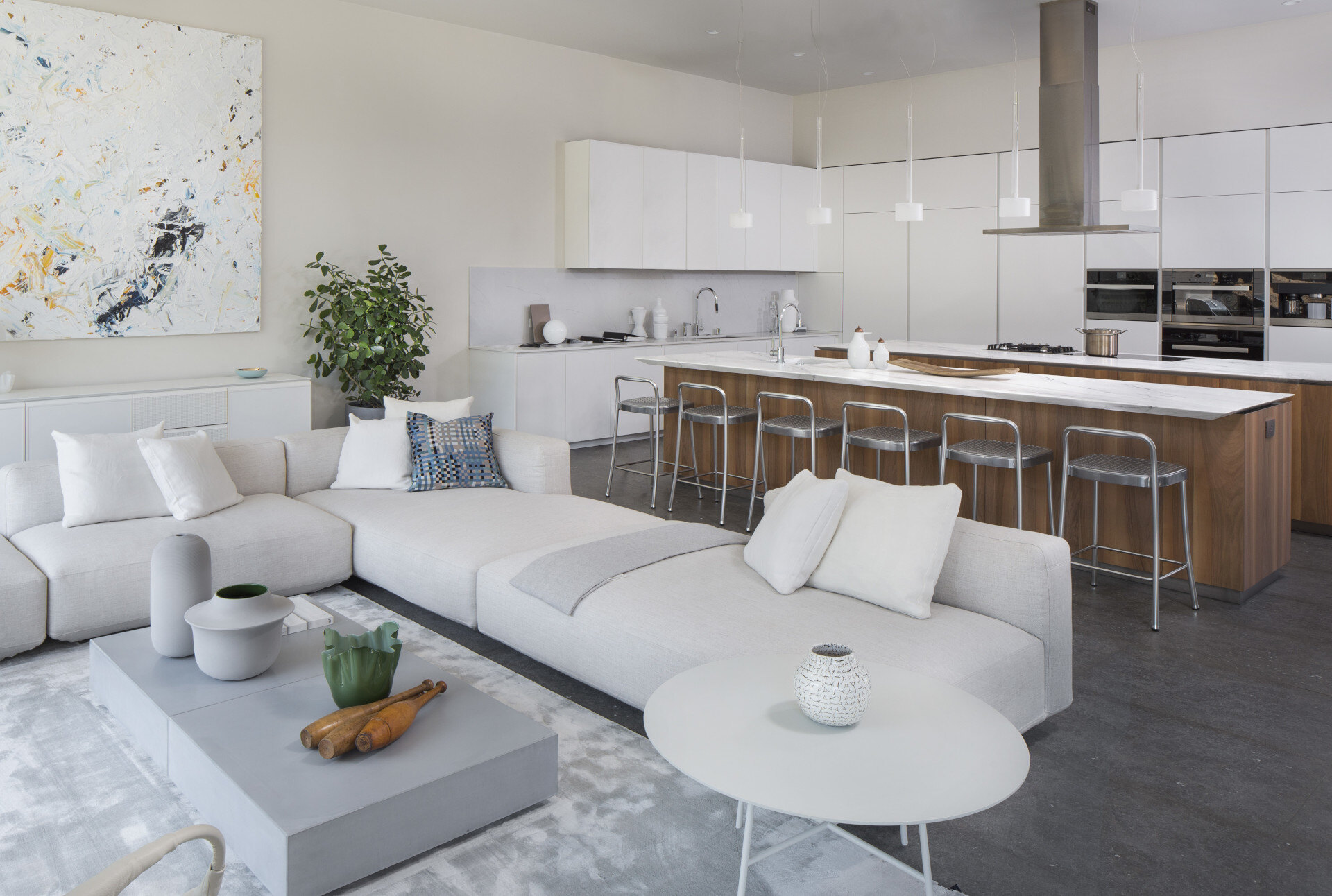 Rv_Studio NYC Pearl Edition_38 Cinnamon Kitchen from Lounge_DZINE residential projects_hi res_1920_karussell