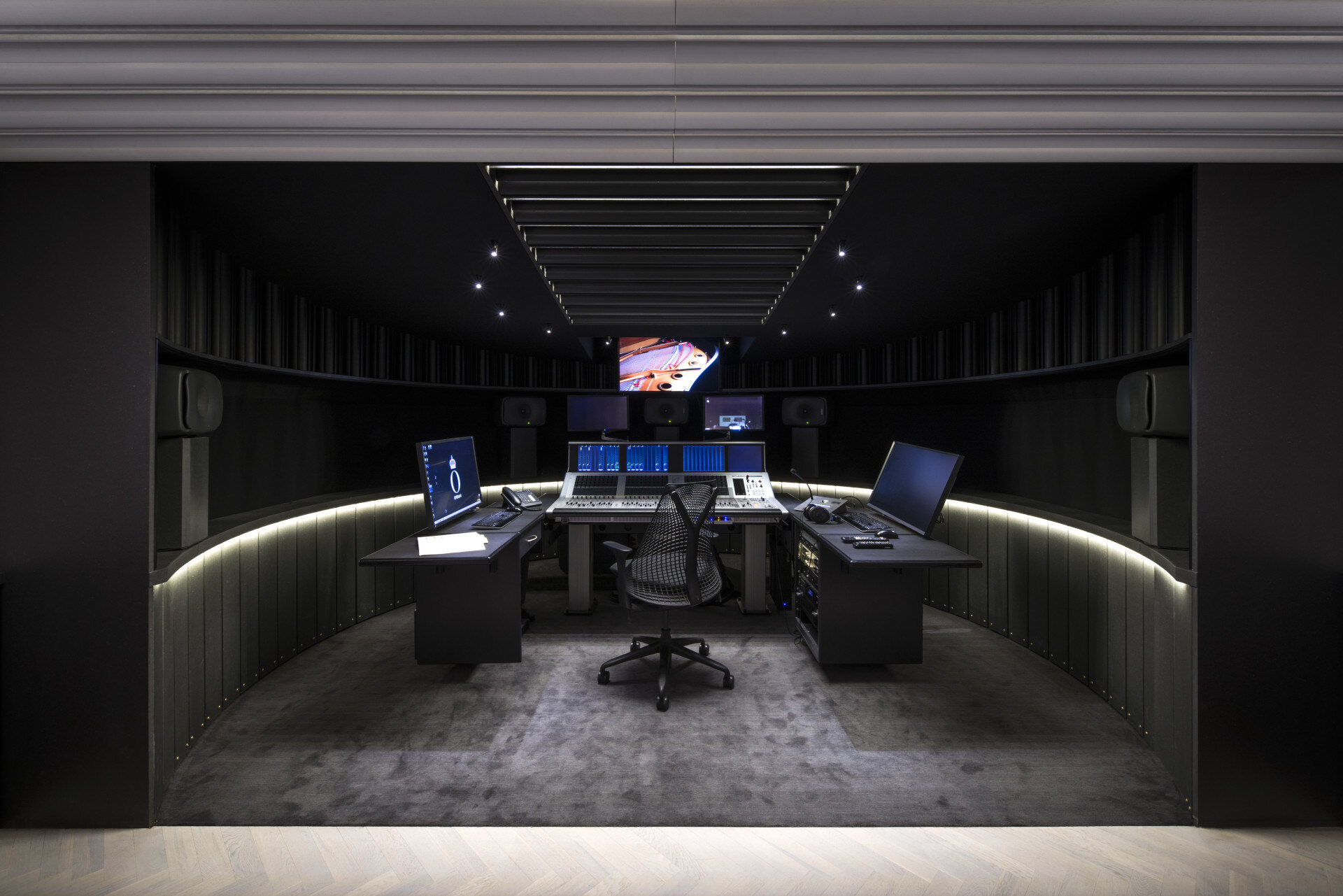Rv_Studio NYC Raw Wool Edition_Königlich Schwedische Nationaloper_2_Tonstudio_hi res_1920_karussell