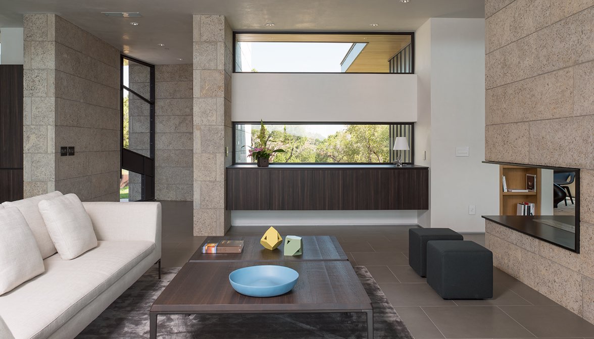 Teppich für Wohnzimmer in minimalistischer Villa