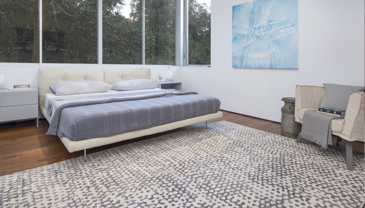 modern abstract rug in black and white with abstract pattern for large bedroom