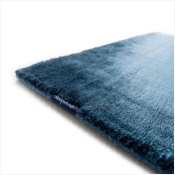  glänzender dunkelblauer Teppich aus Viskose 