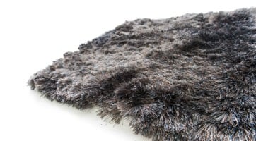 fluffy high-pile rug made from polyesterm with different coloured strands