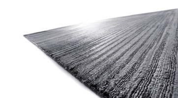 glänzender silberner Teppich mit Streifen im Metalliclook handgewebt aus Bananasilk